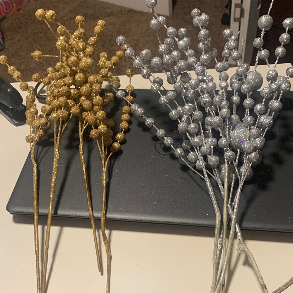 Gold and Silver Glitter Berry Stems/4 gold,5 silver